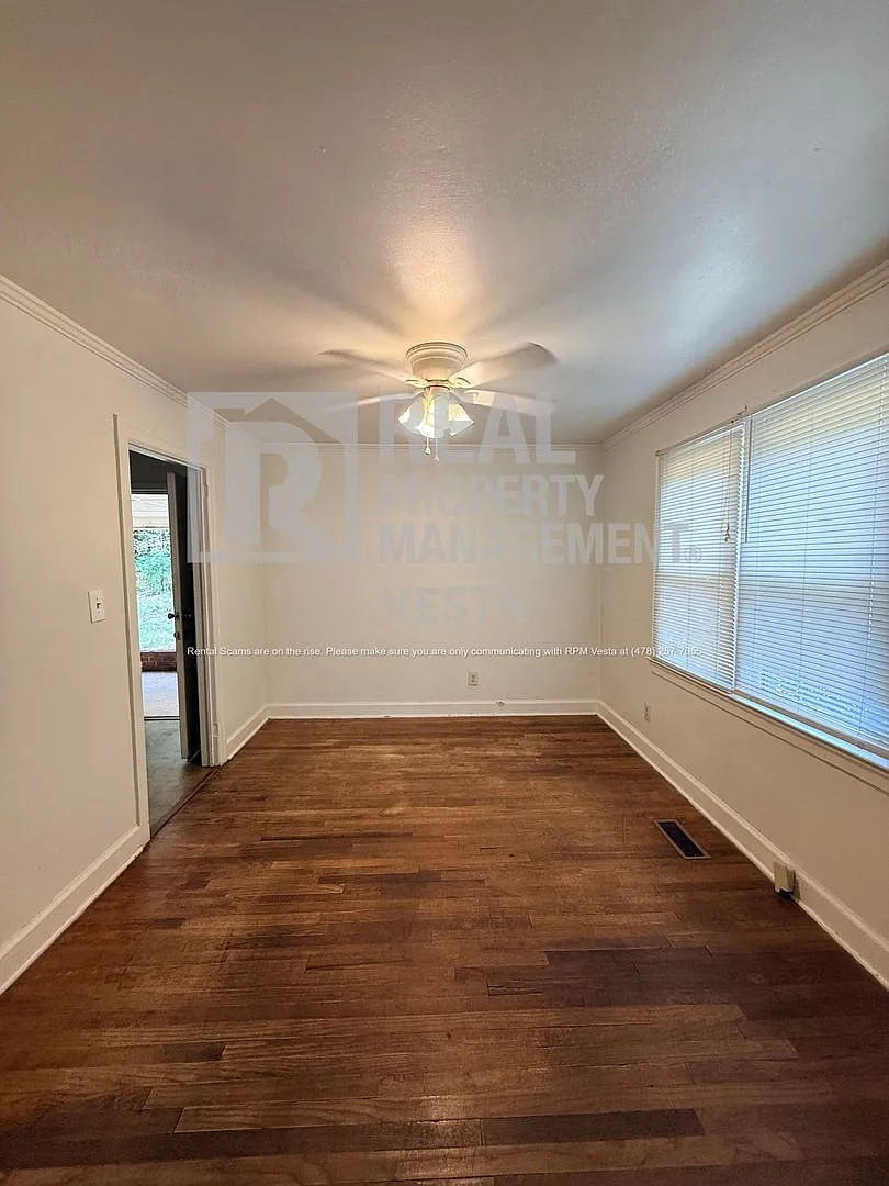 2 bed, 1.0 bath, 1080 sqft, $975 — Photo 4