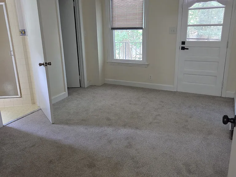 402 Pinecrest St — Photo 16