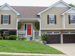 1607 Cooper Dr, Raymore, MO 64083