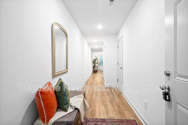 3 bed, 2.5 bath, 1336 sqft, $1,395 — Photo 2