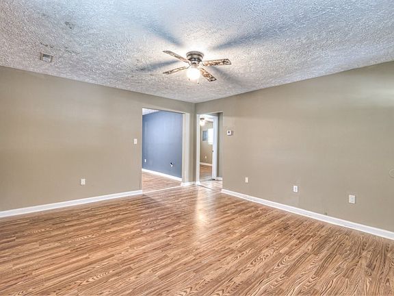 4th image of 804 E Grundy St
