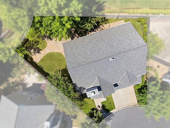 4th image of 1077 E Monticello Cir