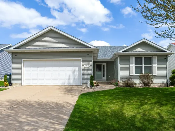 5317 Hillandale Rd, Davenport, IA 52806