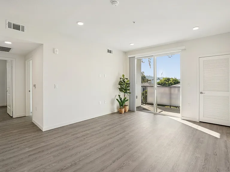 The Peake Apartments — Photo 17