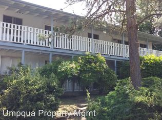 738 NE Division St, Myrtle Creek, OR 97457