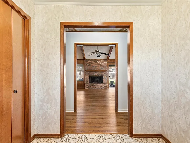 1905 Alamo Dr — Photo 3
