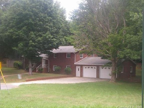 3rd image of 304 Holland Cir
