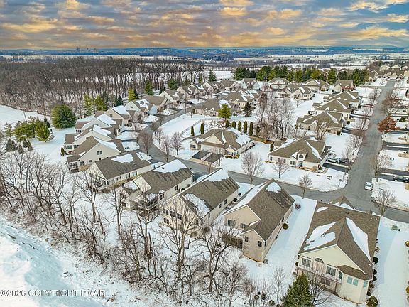 2nd image of 134 Glenmoor Cir S