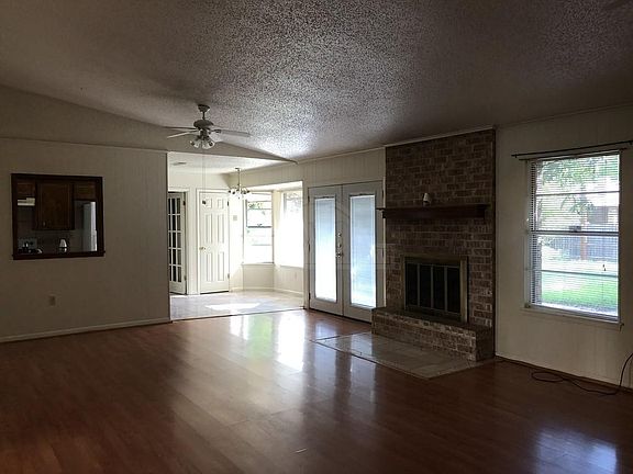3rd image of 703 Dianne Dr