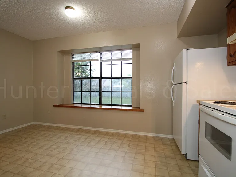 1905 Meadowbrook Dr — Photo 10