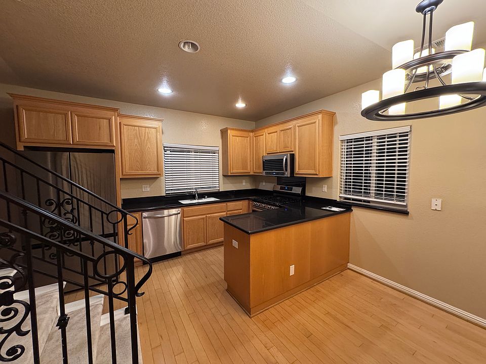 1st image of 1392 W Latimer Ave