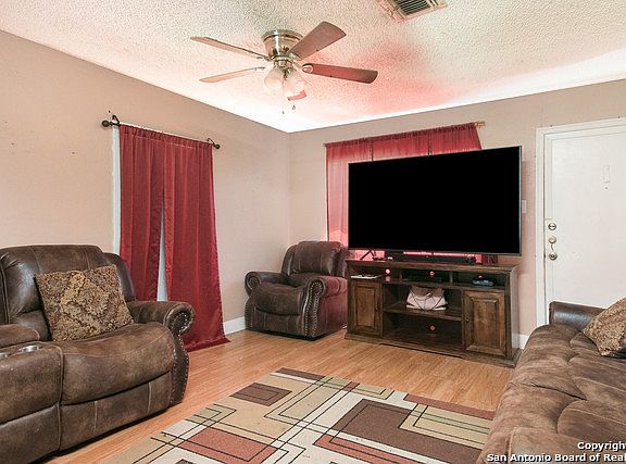 5th image of 1039 Honey Tree St