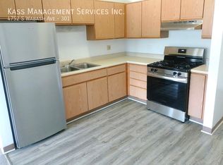 4752 S Wabash Ave APT 301, Chicago, IL 60615
