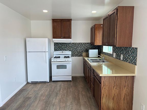 2nd image of 821 E 5th St