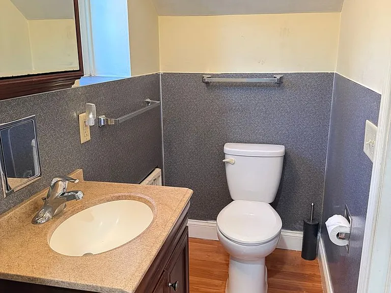 326 N Duke St — Photo 12