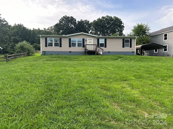 3195 N Clear Creek Rd, Hendersonville, NC 28792