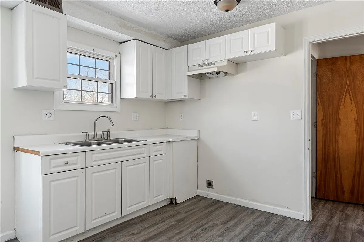 Brick Haven - 111 - Unit 3 — Photo 4