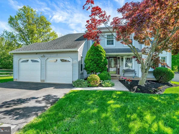 2125 Robin Dr, Warrington, PA 18976