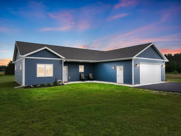 5141 Timber Flats Dr, Kingsley, MI 49649