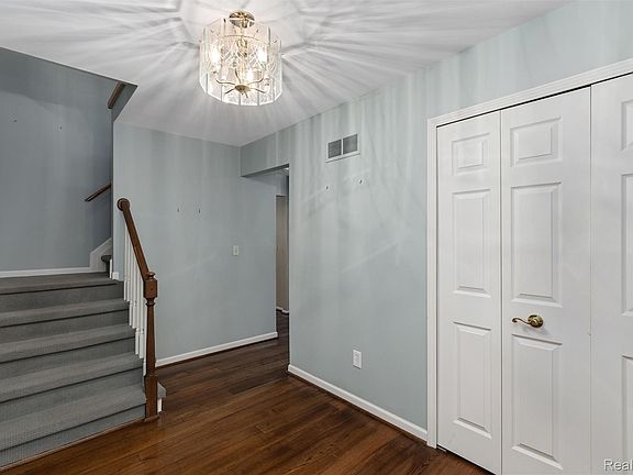 2nd image of 2937 Waterloo Dr
