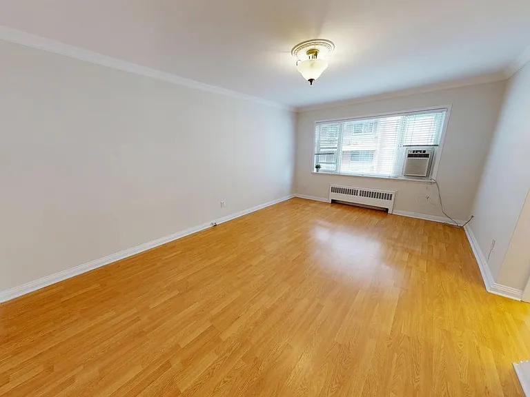 135 Maclaren St — Photo 17