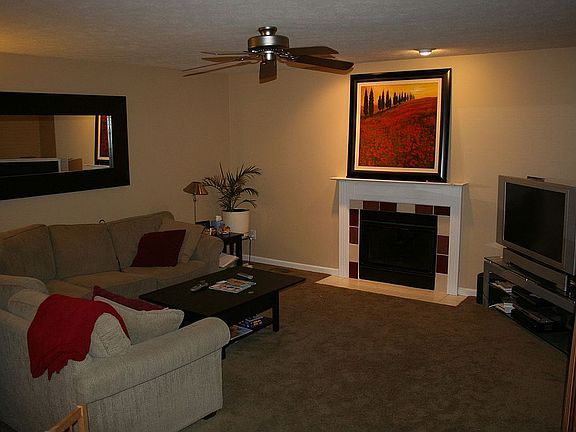 2014 Family Room w/gas fire