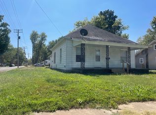 208 E Reed St, Benton, IL 62812