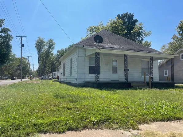 208 E Reed St, Benton, IL 62812