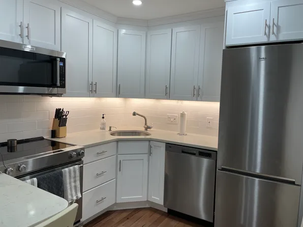 144 Commonwealth Ave APT 9, Boston, MA 02116