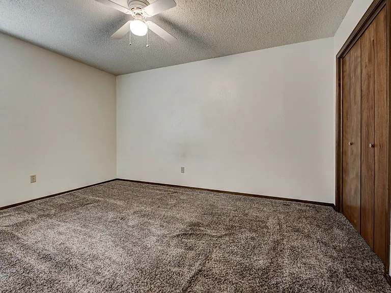 1331 Glen Oaks Ct #4 — Photo 28