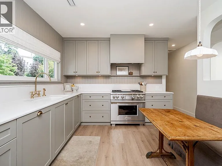 2784 Crescentview Dr — Photo 21