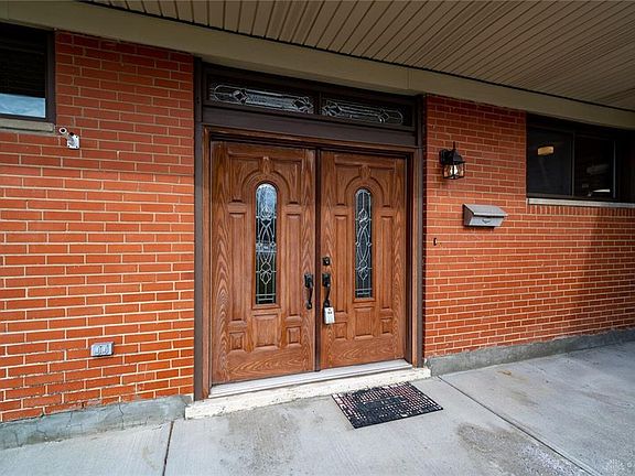 2nd image of 829 Brubaker Dr