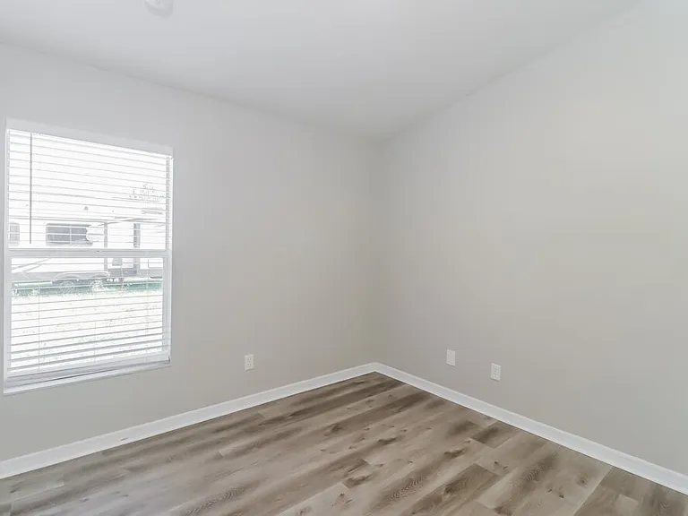 3238 Riverdale Dr — Photo 13