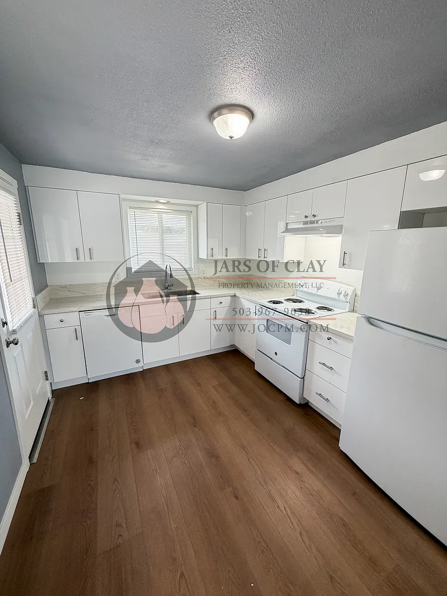 Building Photo - 1548 Park Ave NE #1534