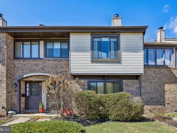 24 Independence Pl, Newtown, PA 18940