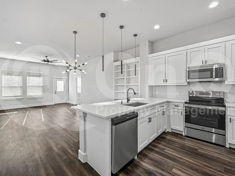 4207 Scarsdale Ln — Photo 3