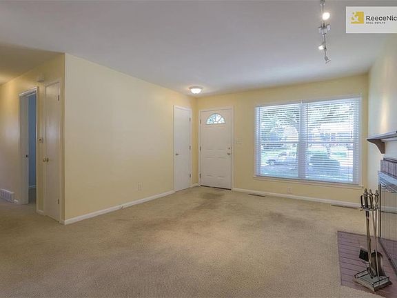 4th image of 8005 W 86th St