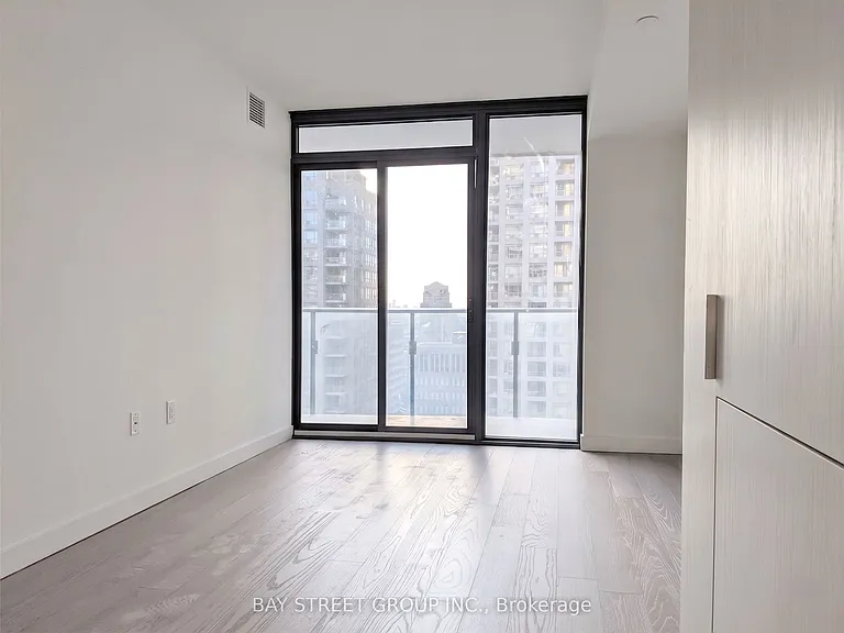 11 Wellesley St W #1606 — Photo 4
