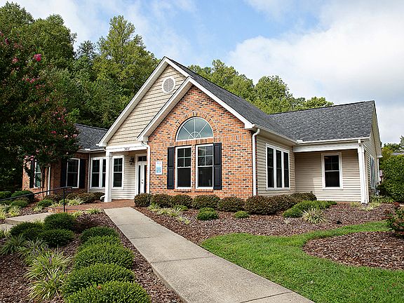 Laurel Bluff Leasing Office