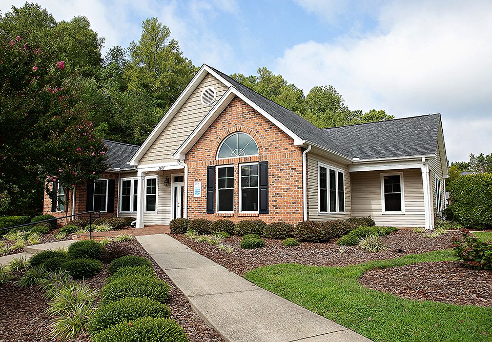 Laurel Bluff Leasing Office
