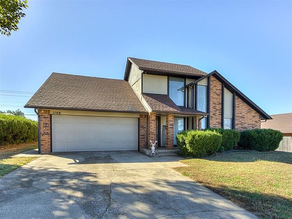 2nd image of 1108 SW 118th Pl