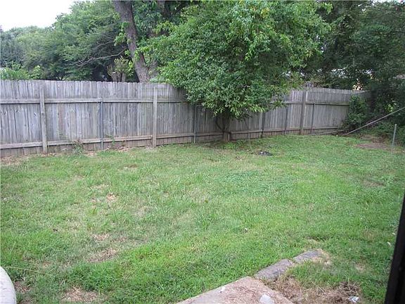 2nd image of 1004 SE J St