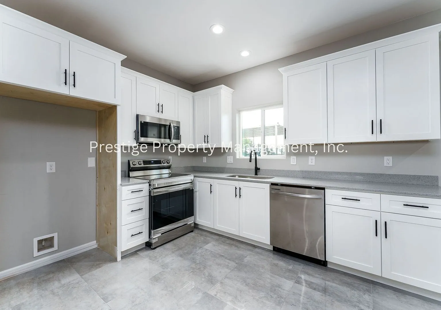 Built in 2022 3/2 Central Home — Photo 4