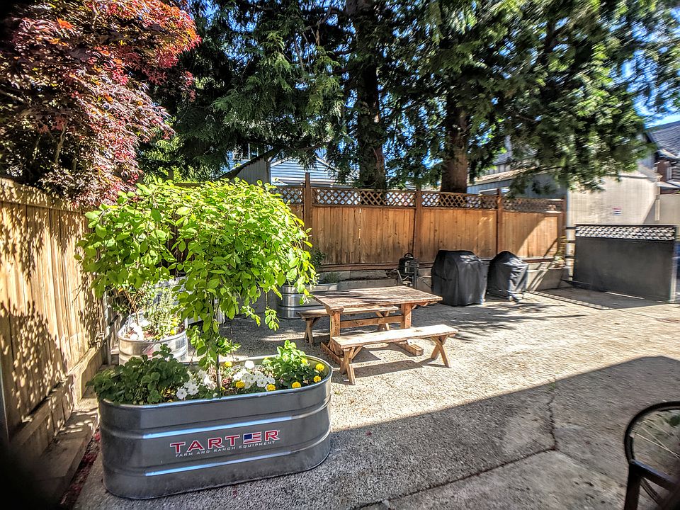 Planters and seating in back