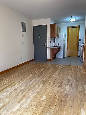 5th image of 409 W 39th St APT 5C