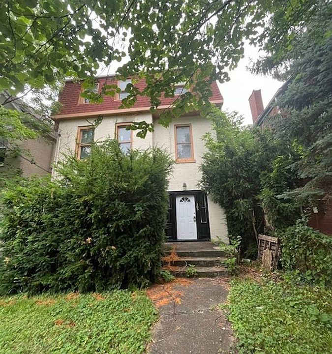 1st image of 305 Grosvenor Ave