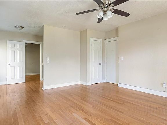 4th image of 3820 Walnut St