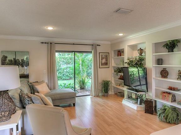 2nd image of 108 Oak Lee Dr