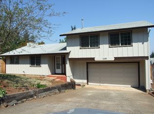 2306 Washington Pl, Cottage Grove, OR 97424