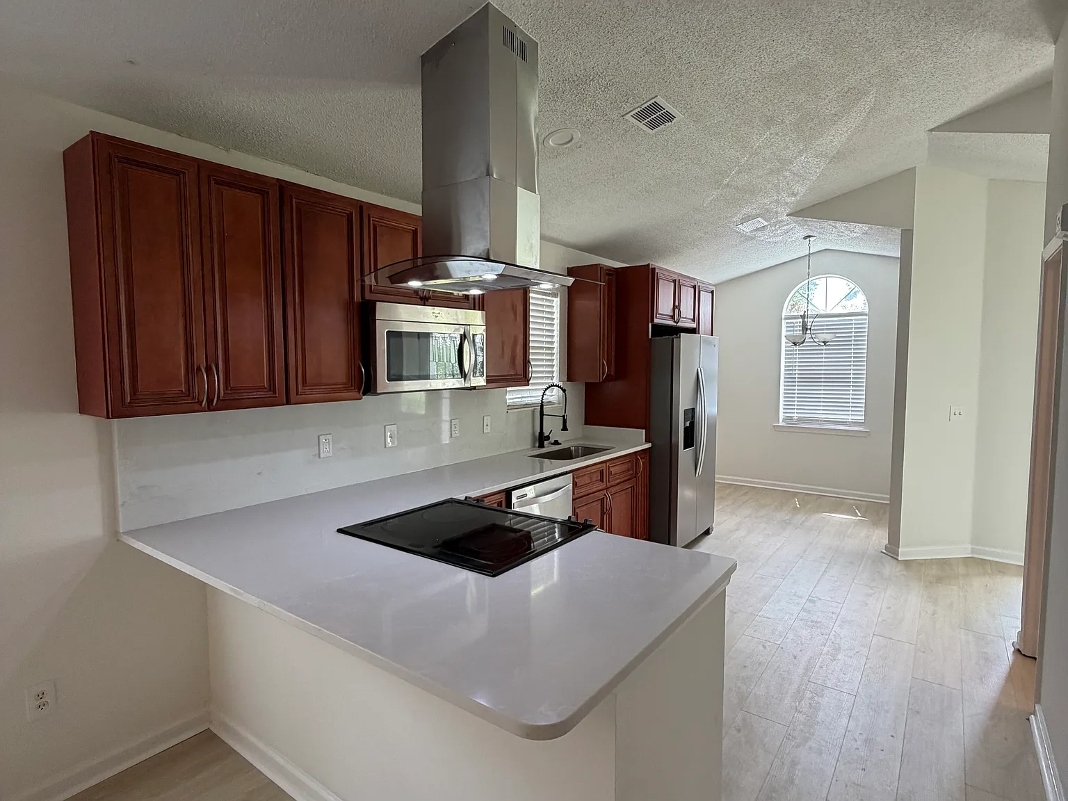 2 bed, 1200 sqft, $1,850 — Photo 2